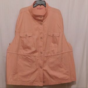 Lightweight jacket with button closures